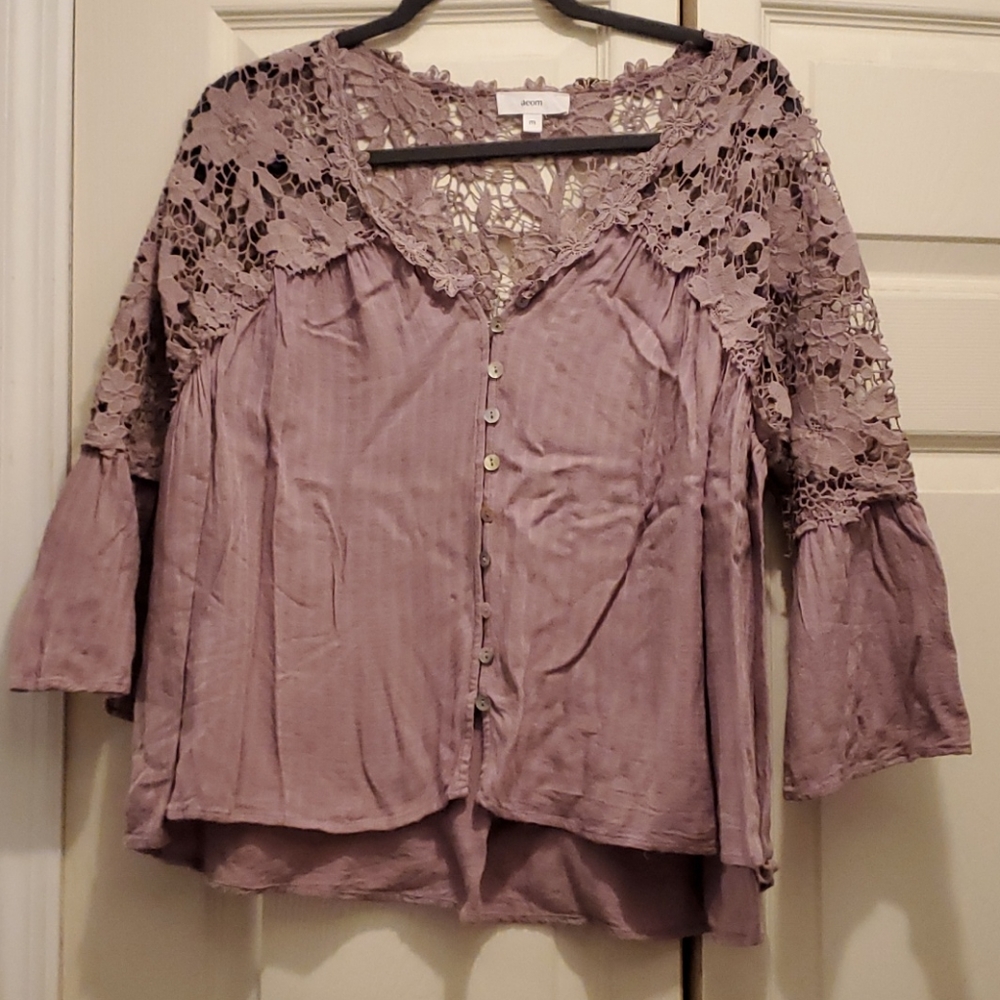 NWOT AEOM Lavendar Lace button up blouse